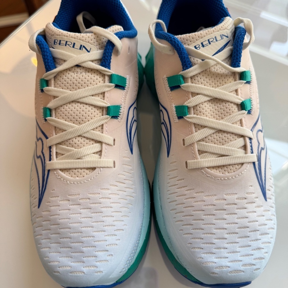 RARE! NIB Women's Saucony Speed 4 Berlin Marathon Special Edition, Size 9 - Picture 4 of 13